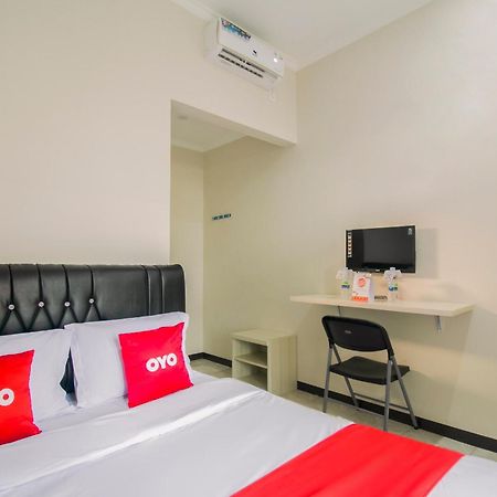 Oyo 1078 Fakhira Residence Cianjur Exterior photo