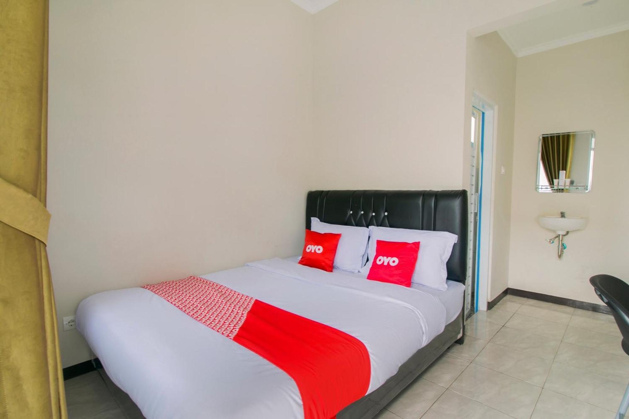 Oyo 1078 Fakhira Residence Cianjur Exterior photo