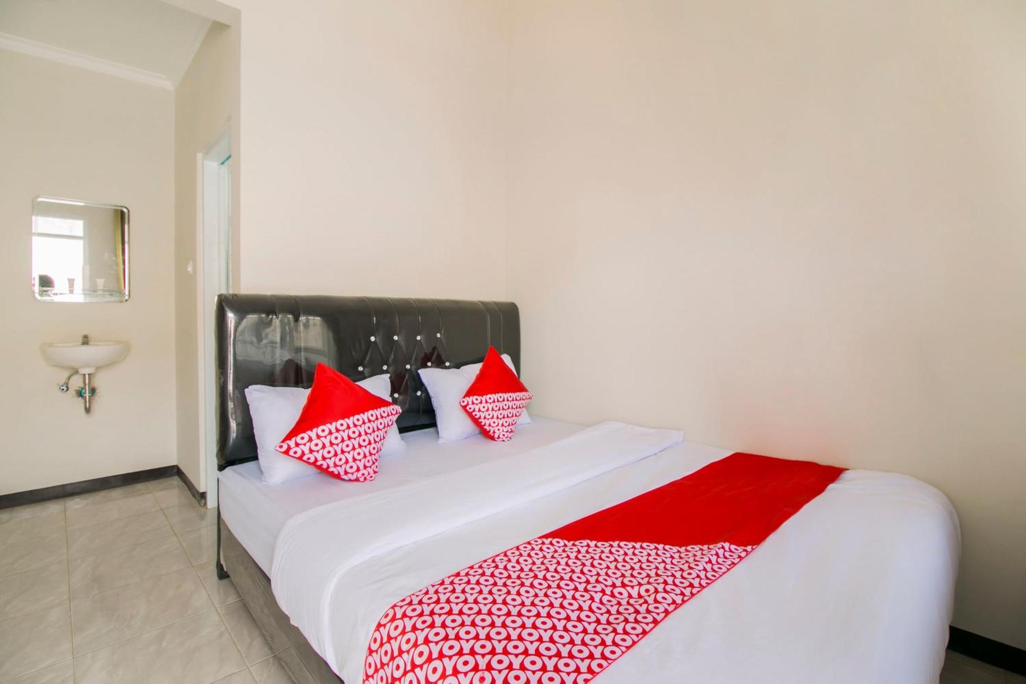 Oyo 1078 Fakhira Residence Cianjur Exterior photo