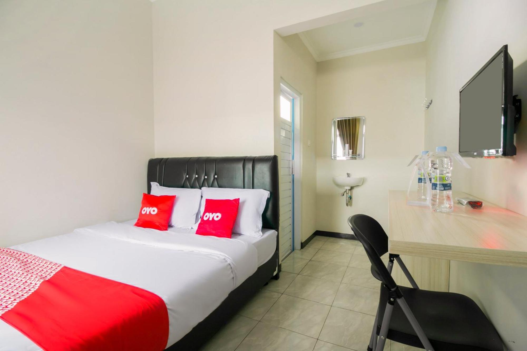 Oyo 1078 Fakhira Residence Cianjur Exterior photo